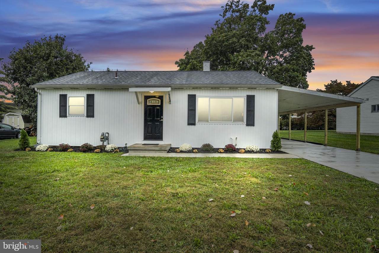 712 Kelly Drive - Photo 1