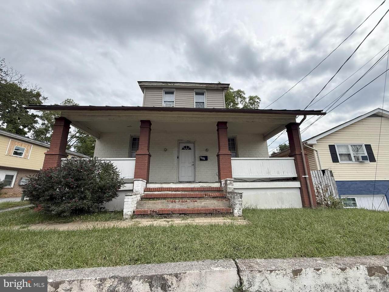 1101 Royal Avenue - Photo 1