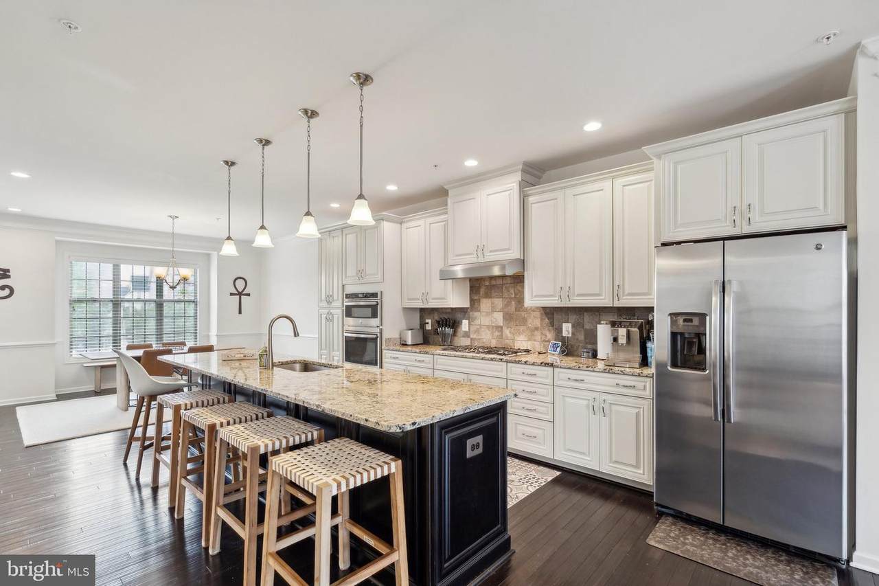 22613 Naugatuck Square - Photo 1