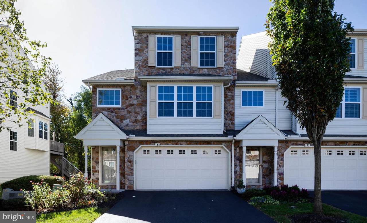 135 Mapleton Boulevard - Photo 1