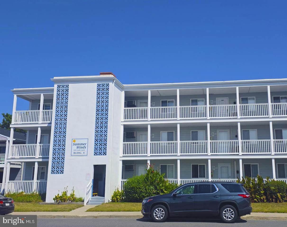 424 Lark Lane - Photo 1