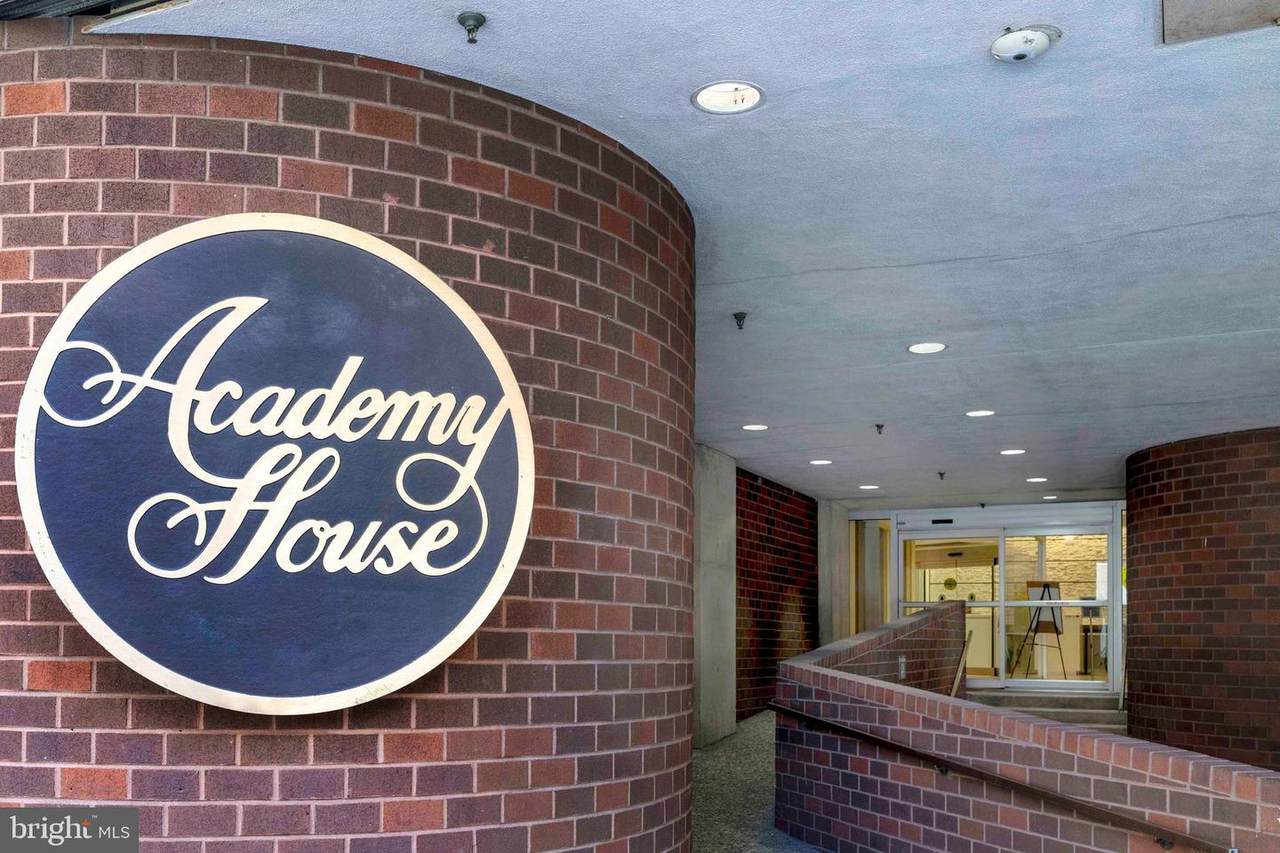 1420 Locust Street - Photo 1