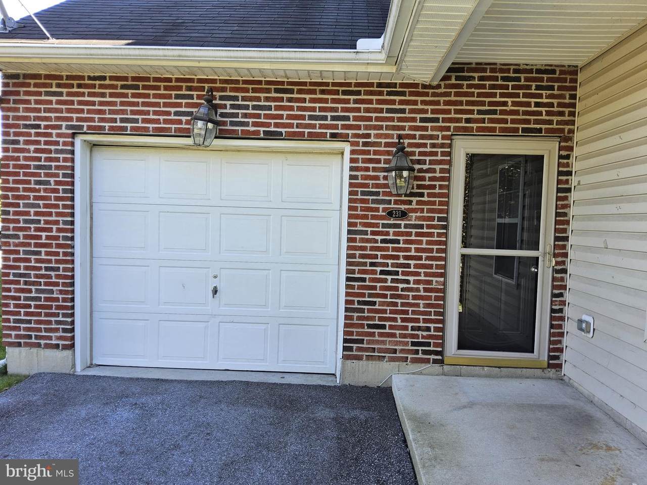 231 Camerton Lane - Photo 1