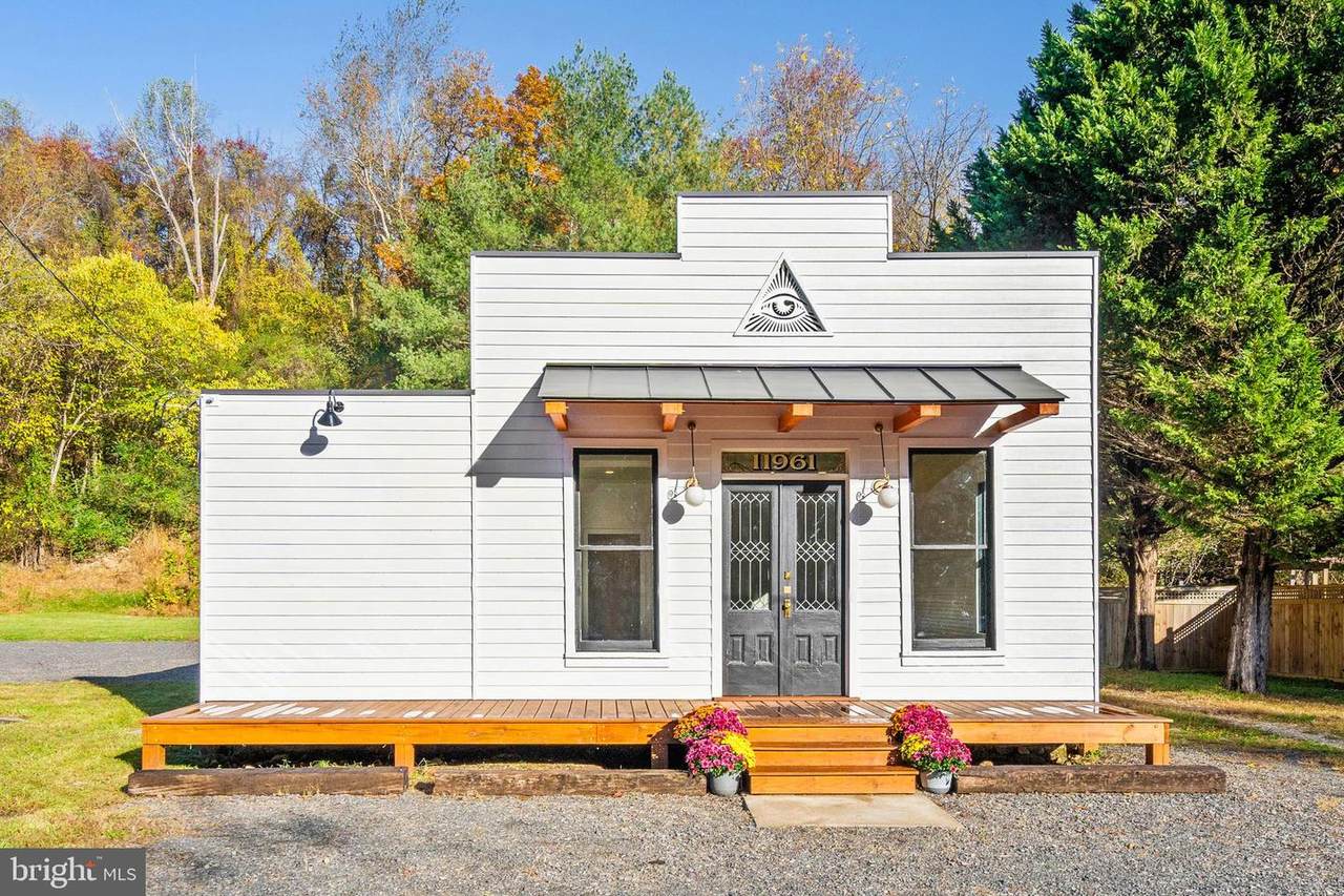 11961 Lee Highway - Photo 1