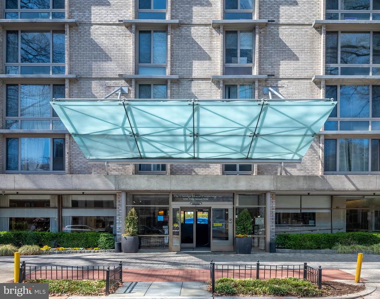 940 25TH Street - Photo 1