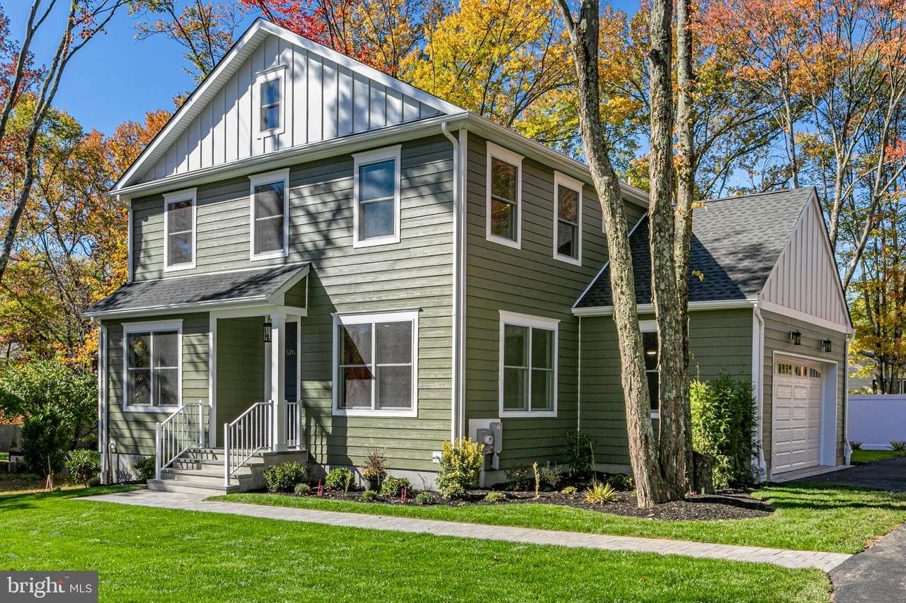 576 Ewing Street - Photo 1