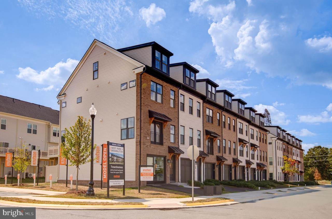 22885 Tawny Pine Sqr - Photo 1