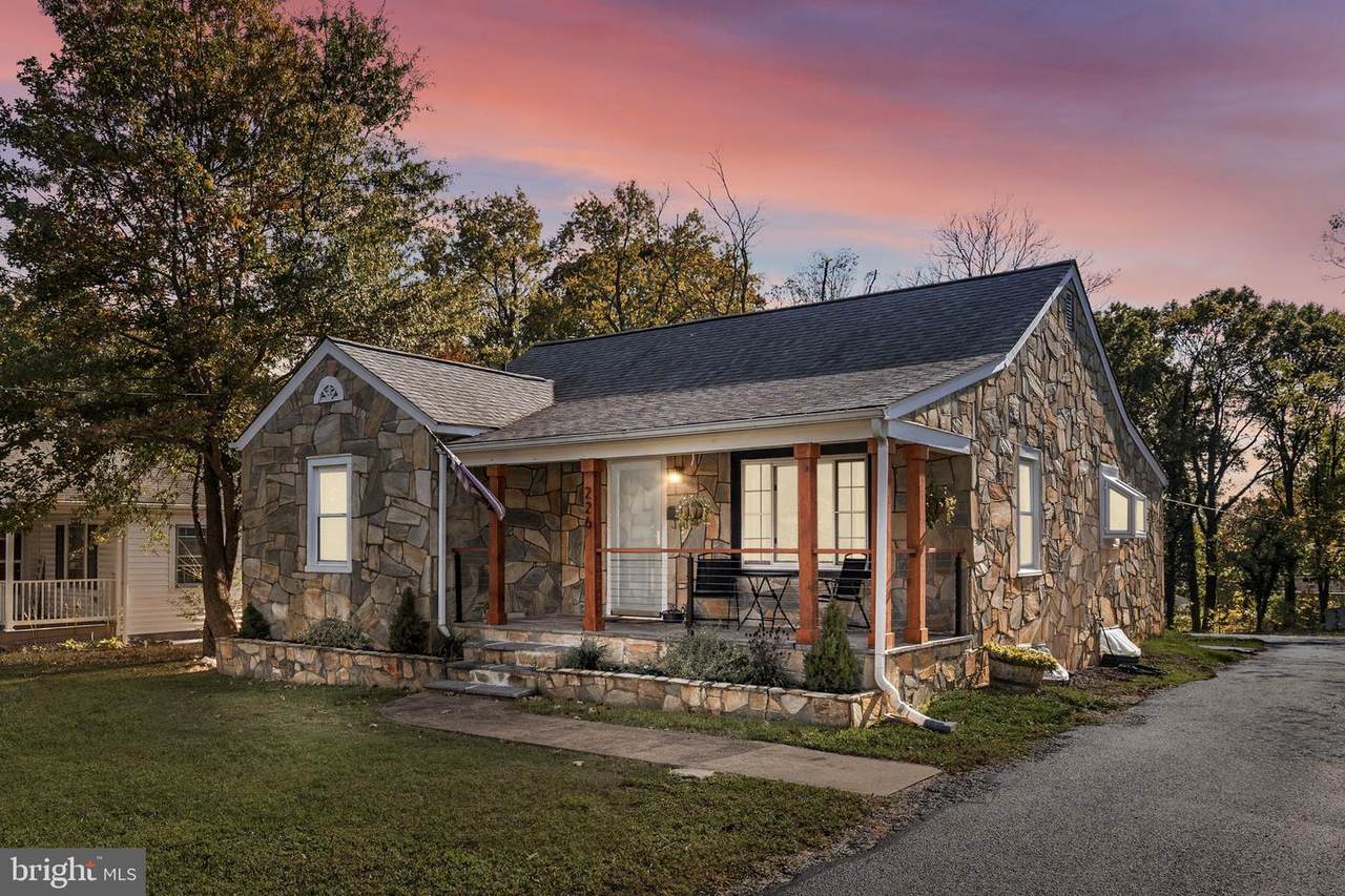 226 Hillcrest Drive - Photo 1