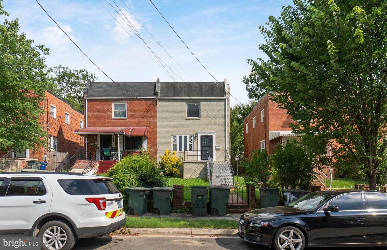 521 Foxhall Place - Photo 1