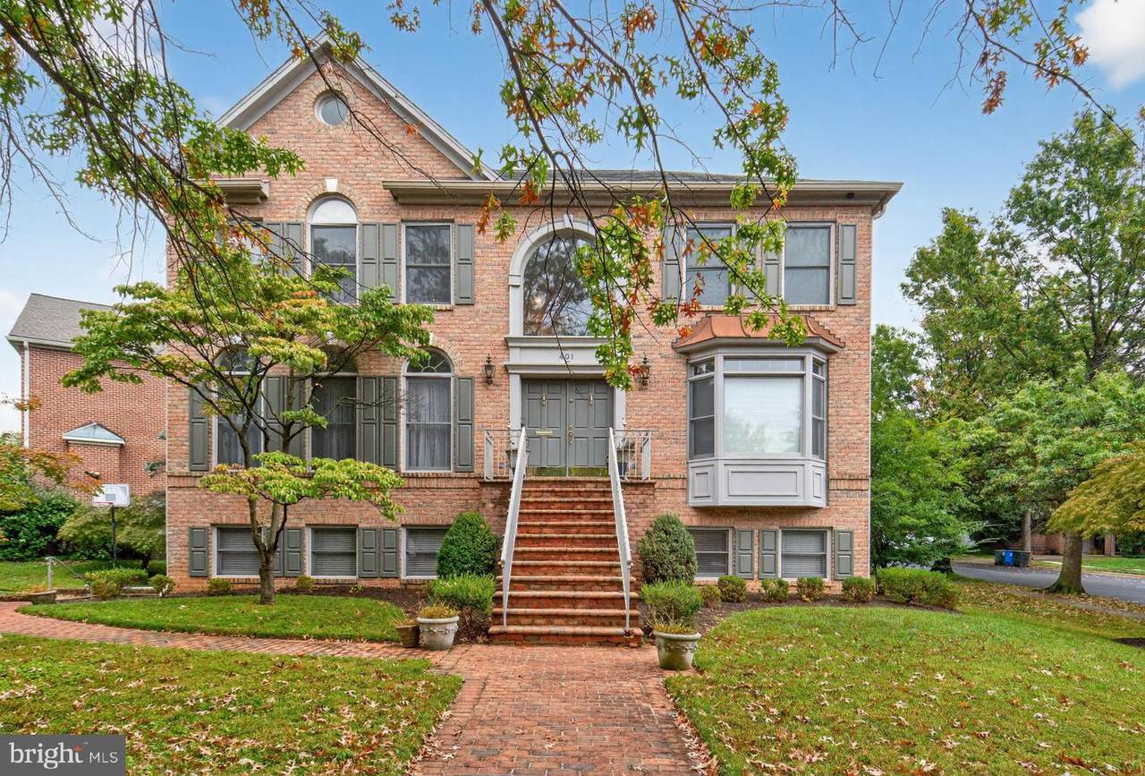 401 Lombardy Street - Photo 1