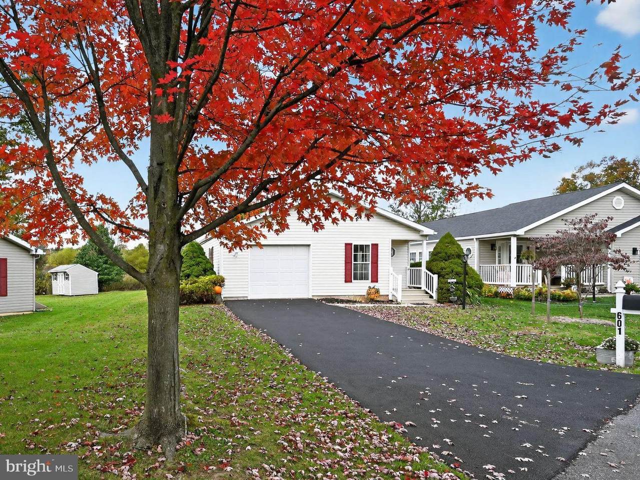 601 Village Way - Photo 1