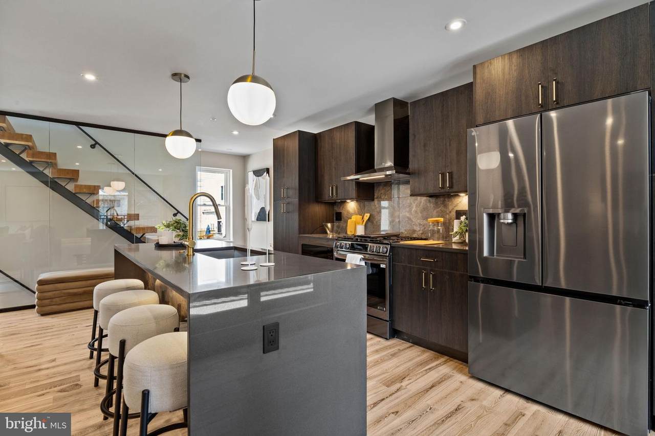 2715 Flora Street - Photo 1