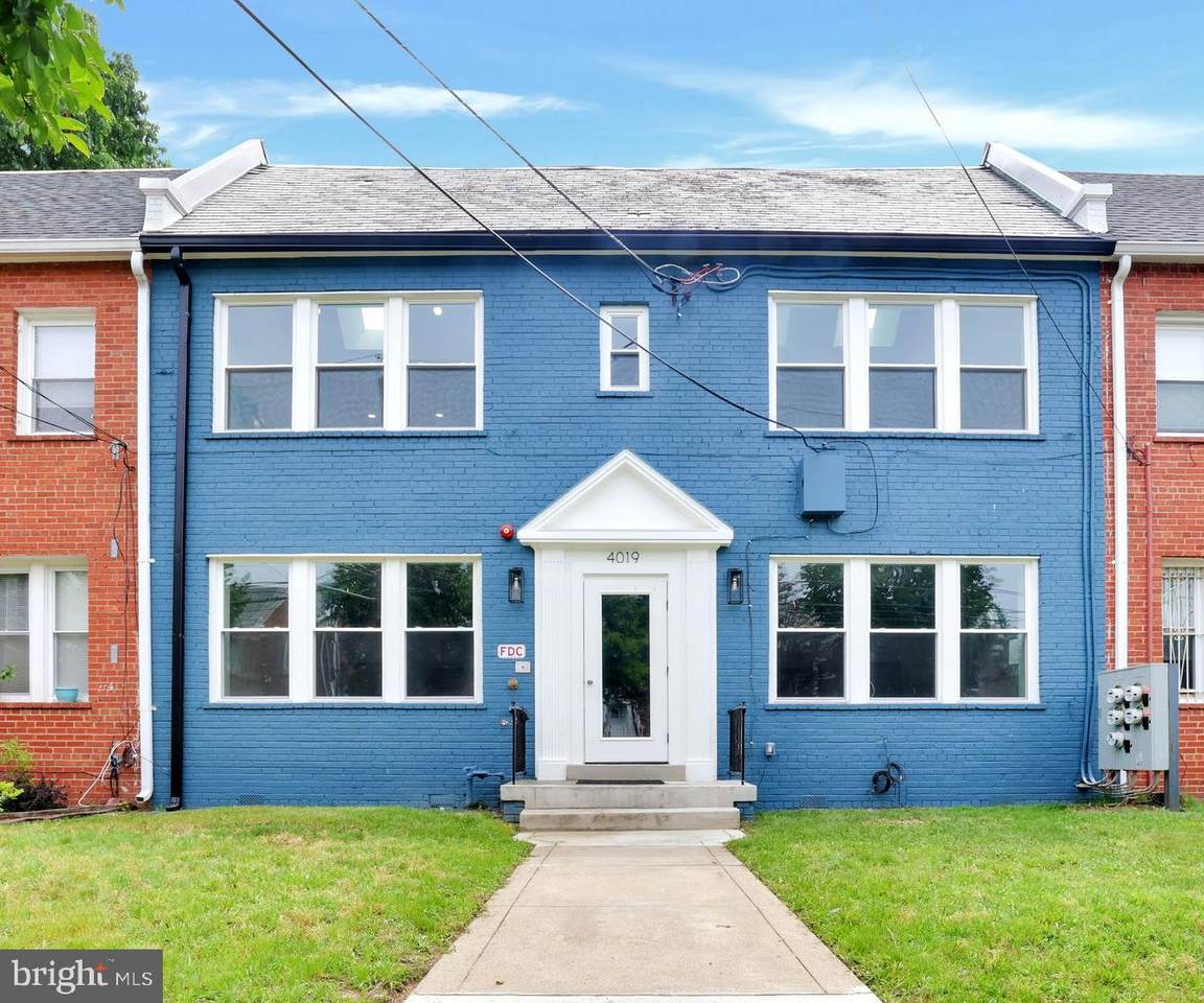 4019 9TH Street - Photo 1