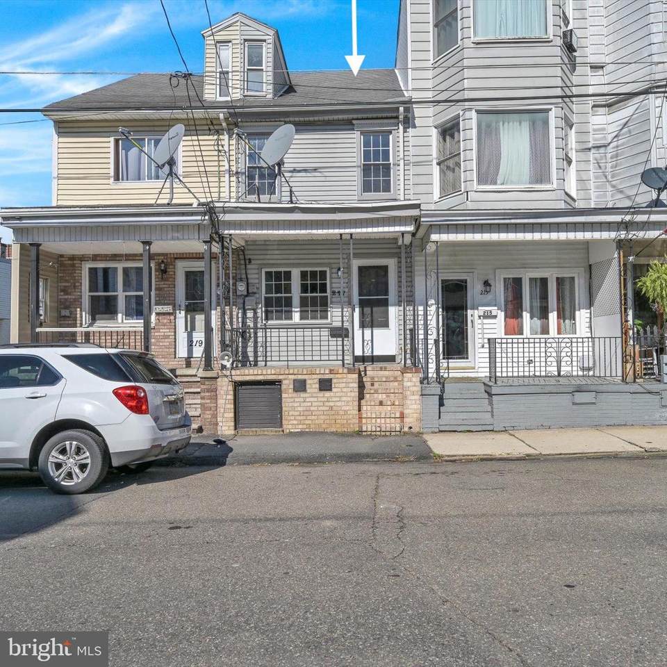 217 Mahanoy - Photo 1