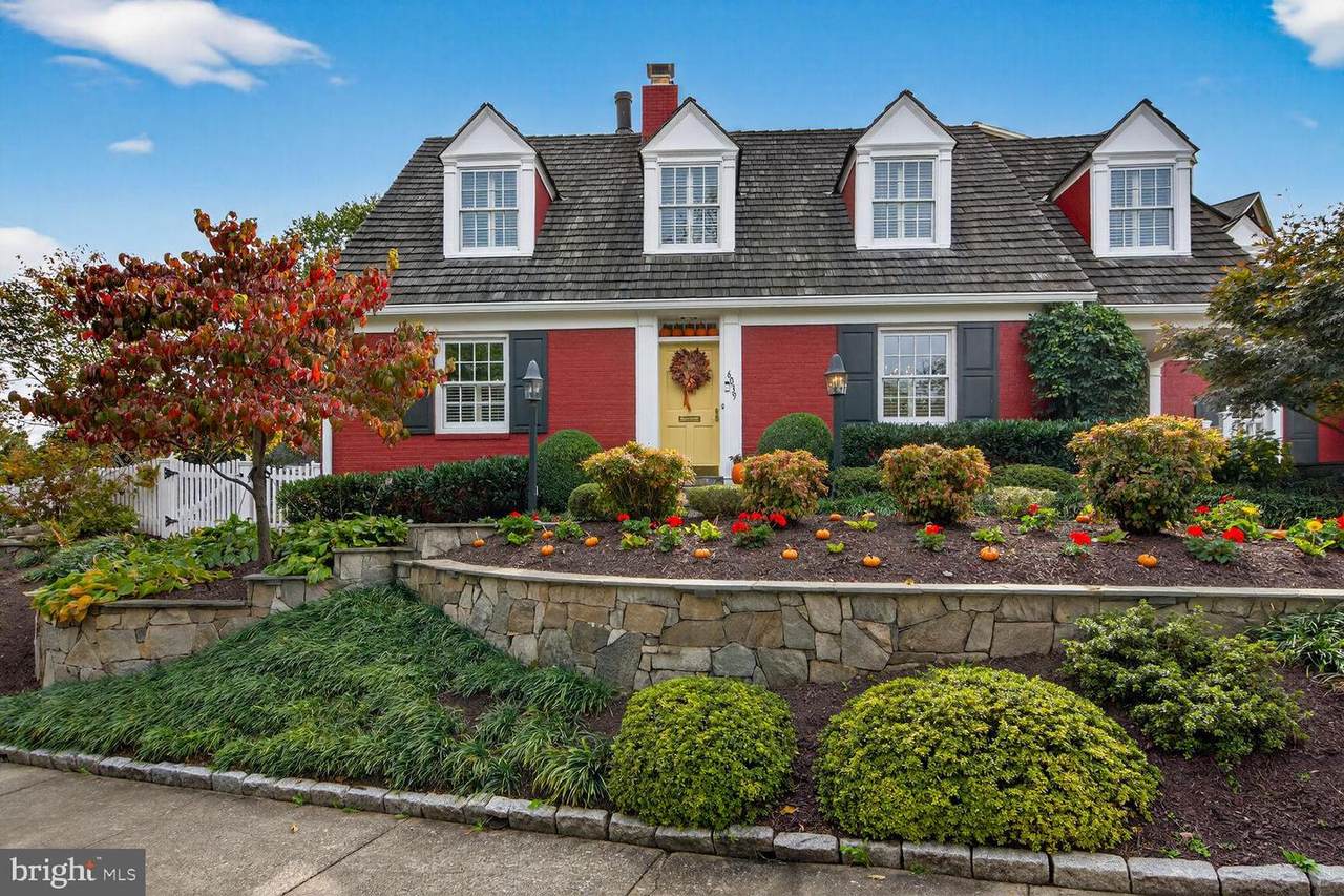 6039 Edgewood Terrace - Photo 1