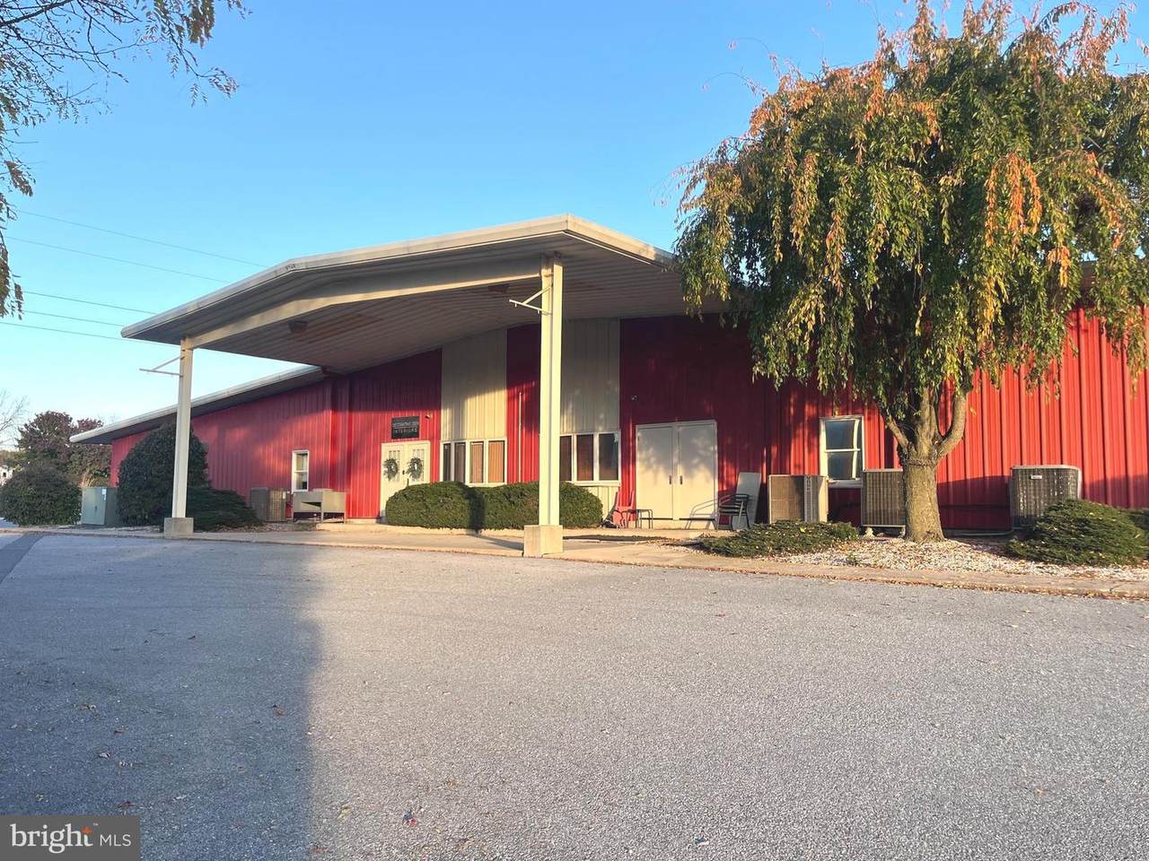 100 Sunset Boulevard West - Photo 1