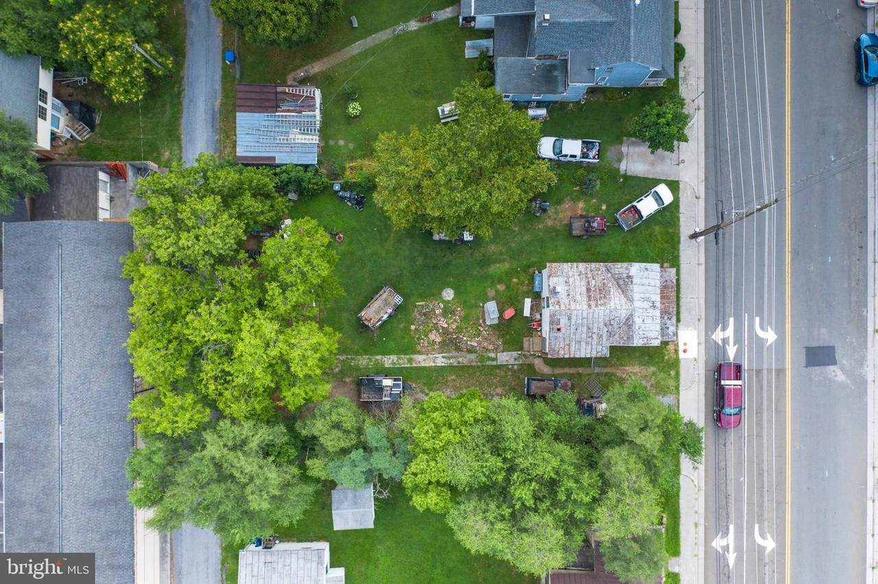 208 6TH Street - Photo 1