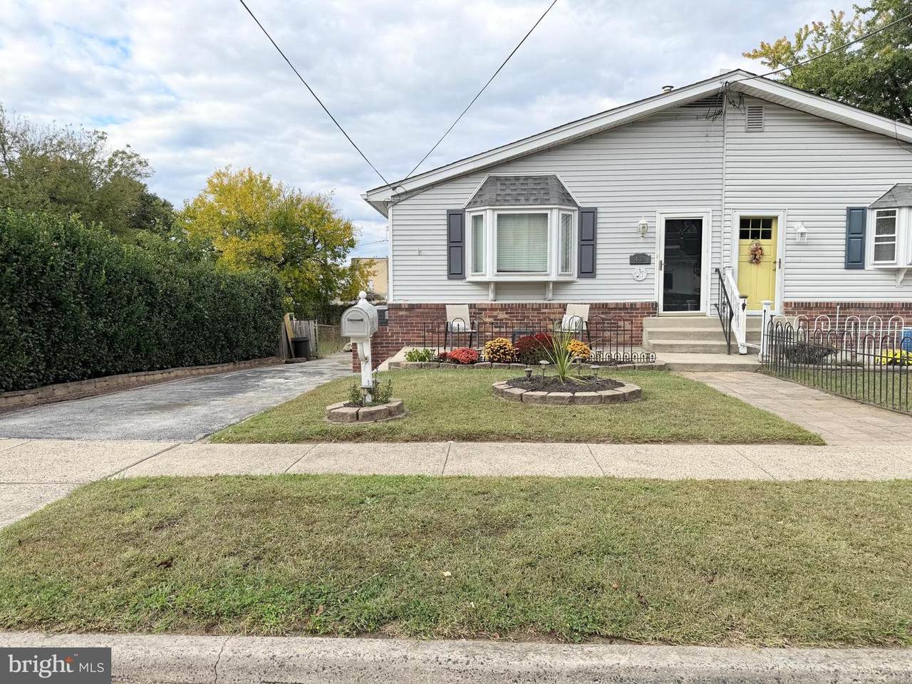 436 Manhattan - Photo 1