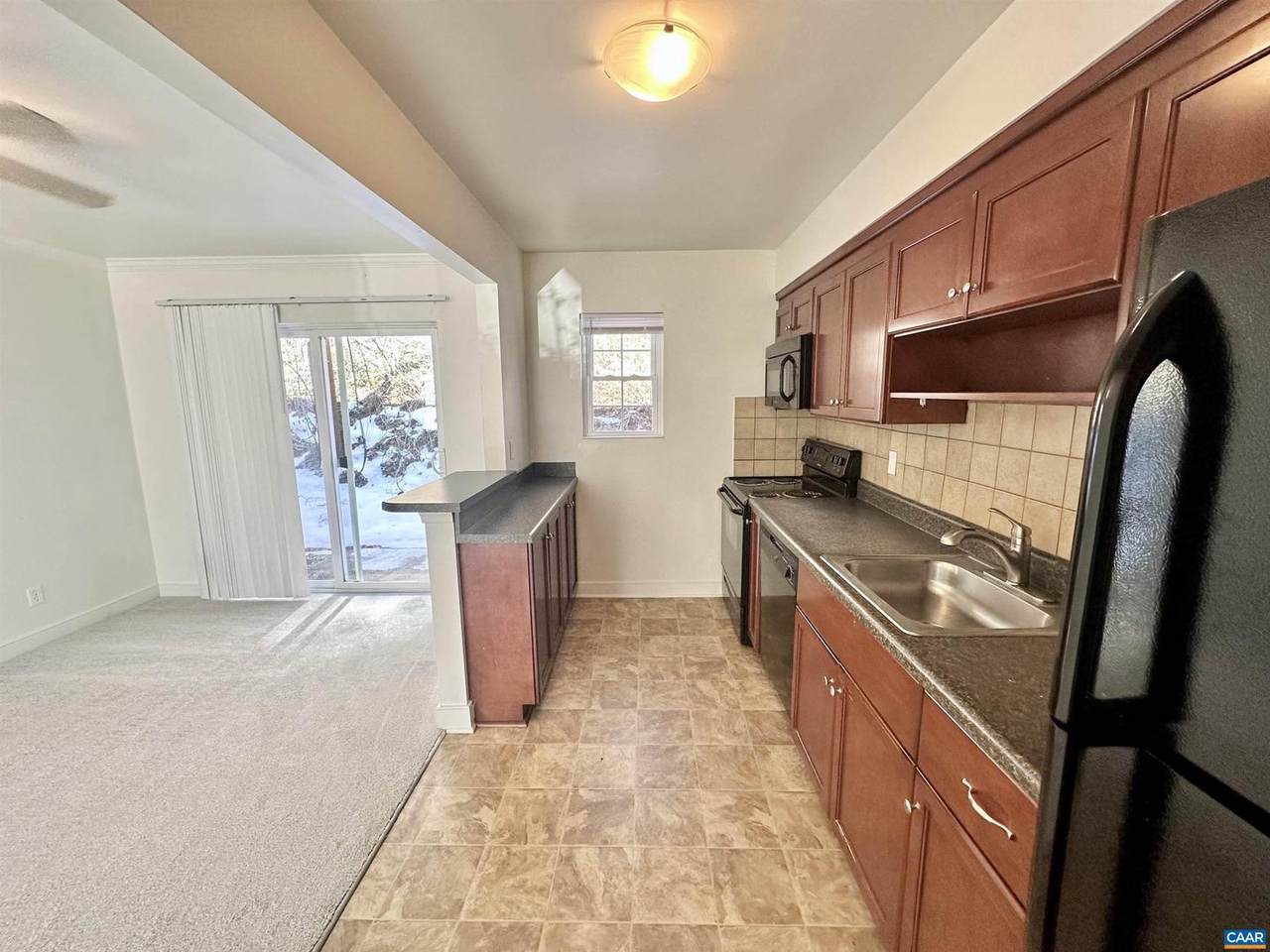 875 Fountain Ct - Photo 1