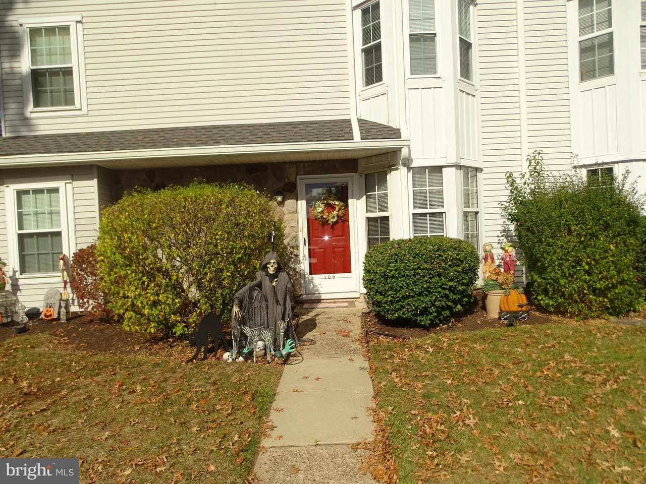 109 Hopkins Court - Photo 1