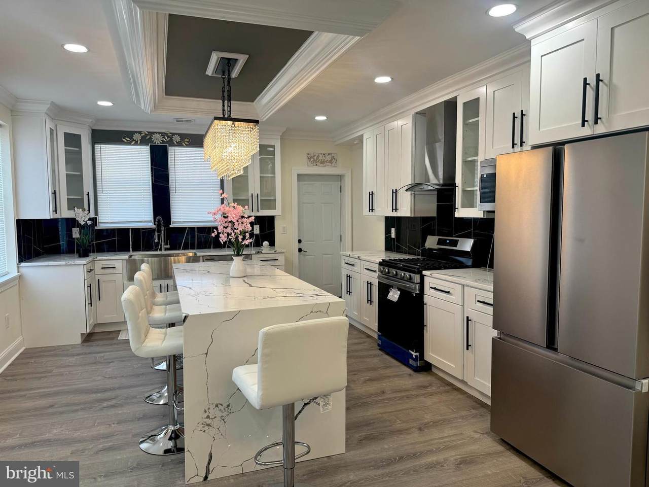 5559 Harbison Avenue - Photo 1