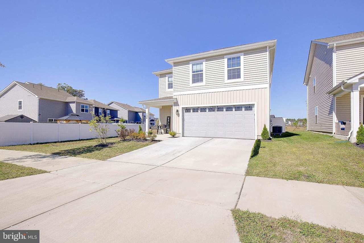 134 Charming Forest Ave - Photo 1