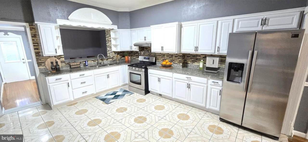 427 Lakewood Avenue - Photo 1