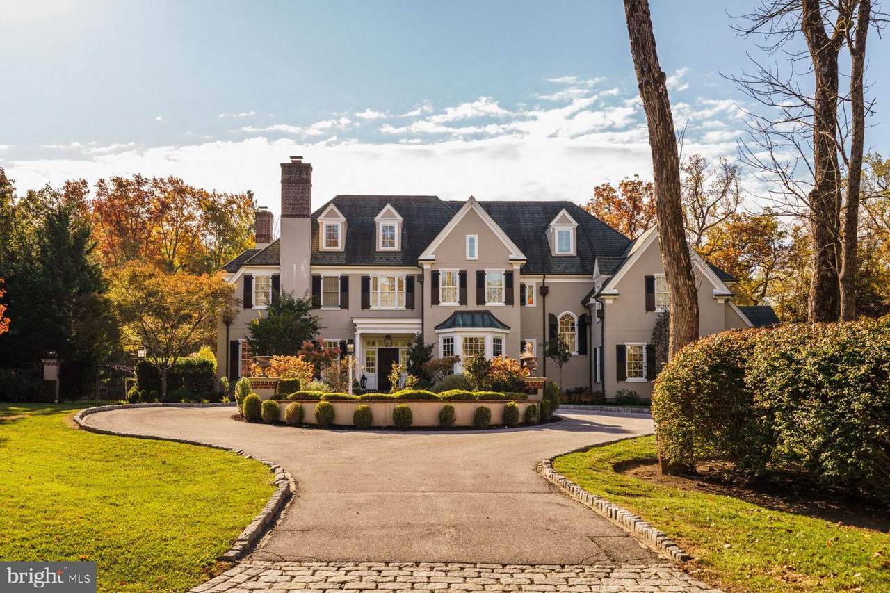 423 Boxwood Road - Photo 1