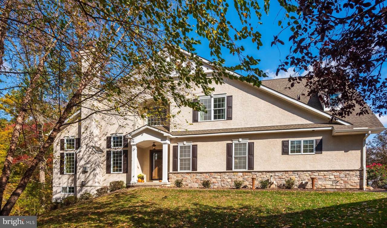 110 Dauphin Drive - Photo 1