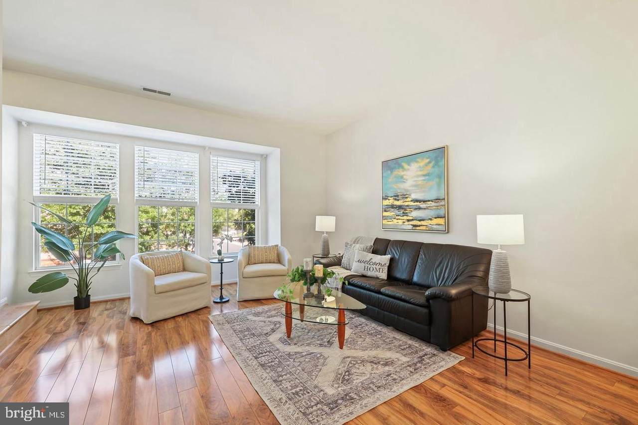 23110 Blackthorn Square - Photo 1