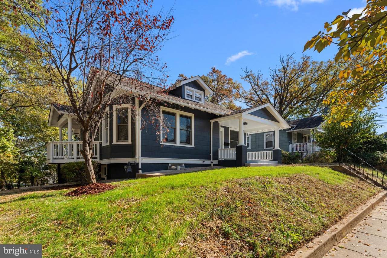 6107 44TH Avenue - Photo 1