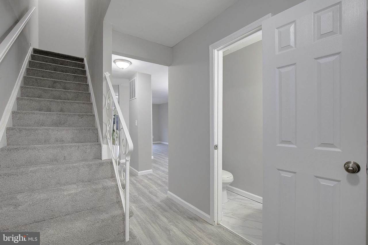 178 Daimler Drive - Photo 1