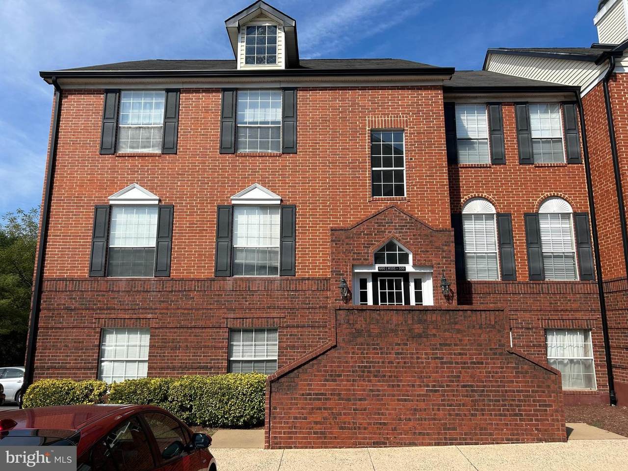 660 Gateway Drive - Photo 1