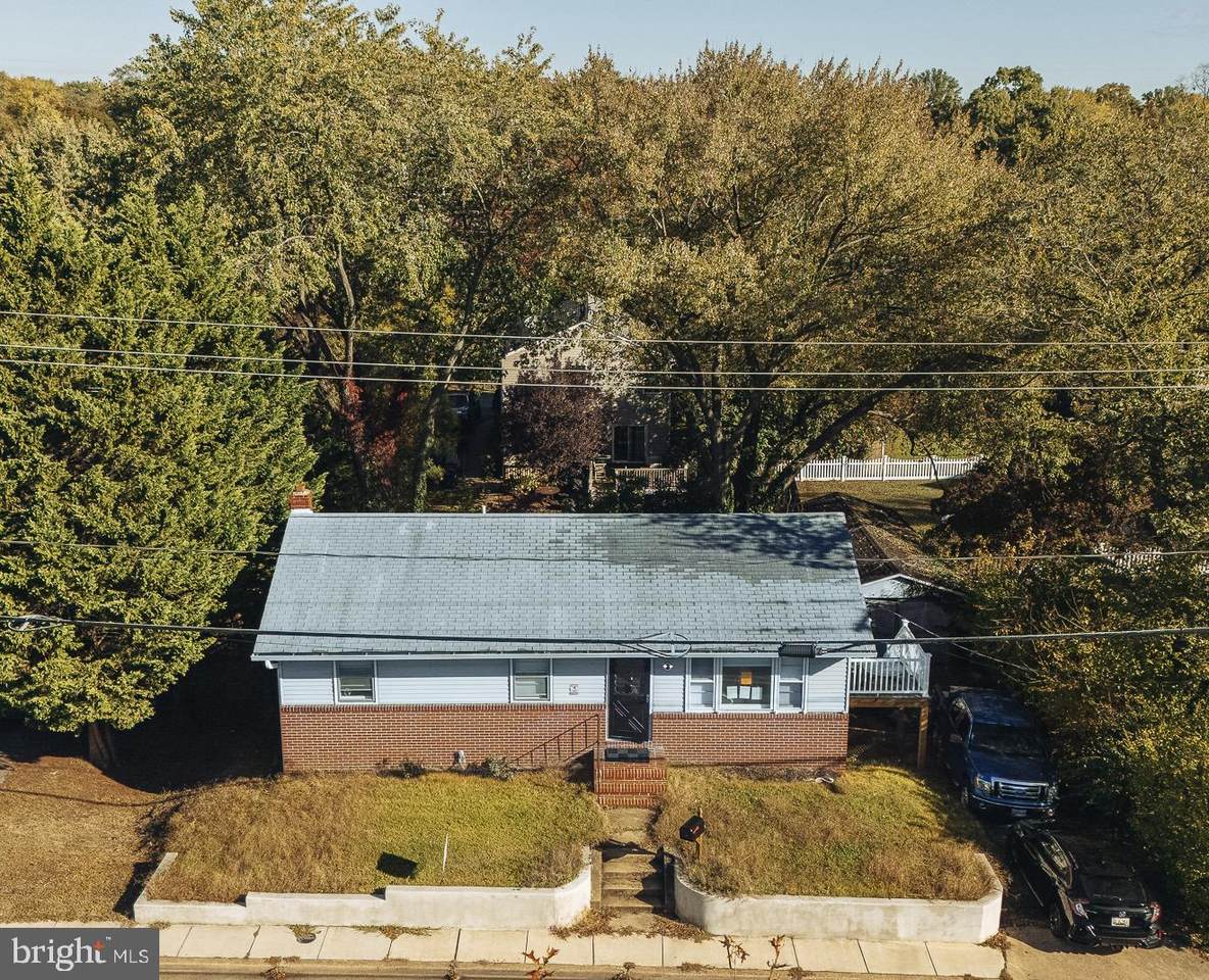 1002 Tyler Avenue - Photo 1