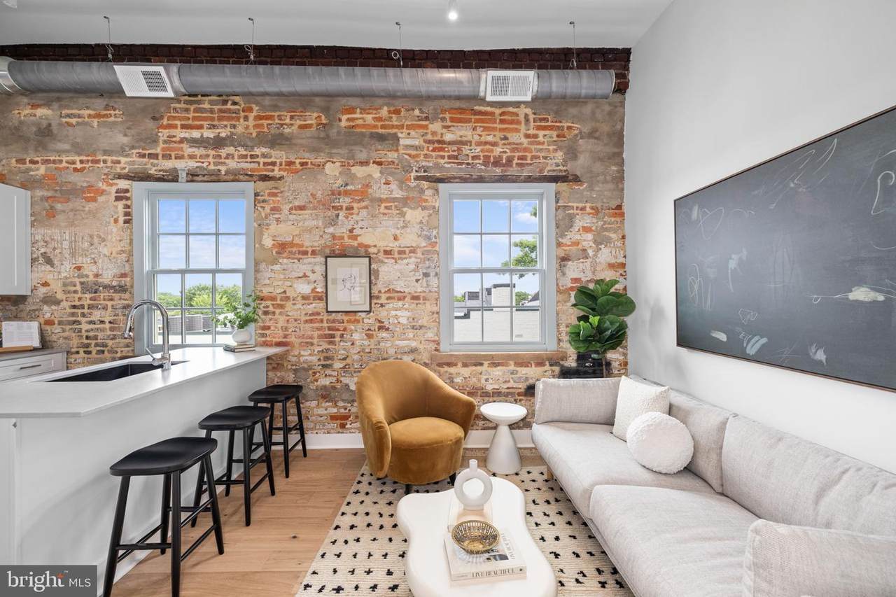 901 King Street - Photo 1