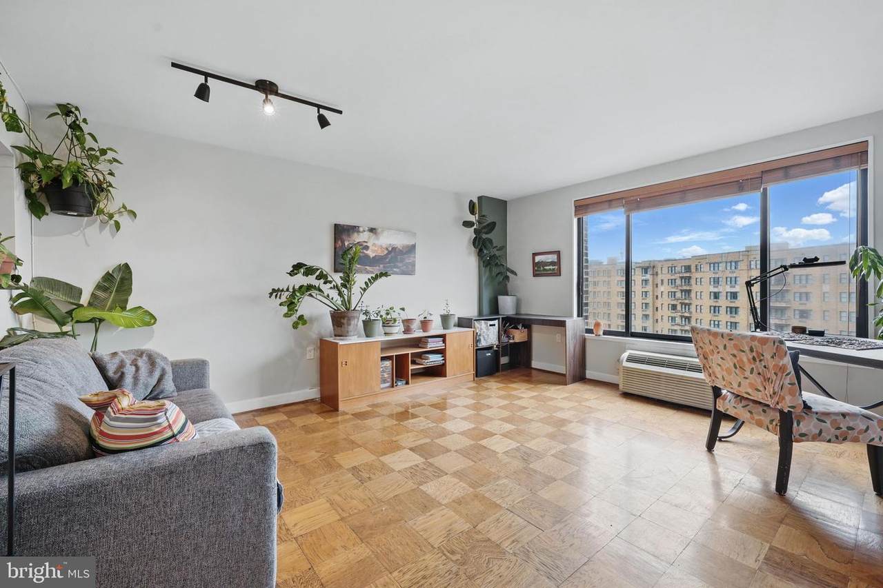 2501 Calvert Street - Photo 1