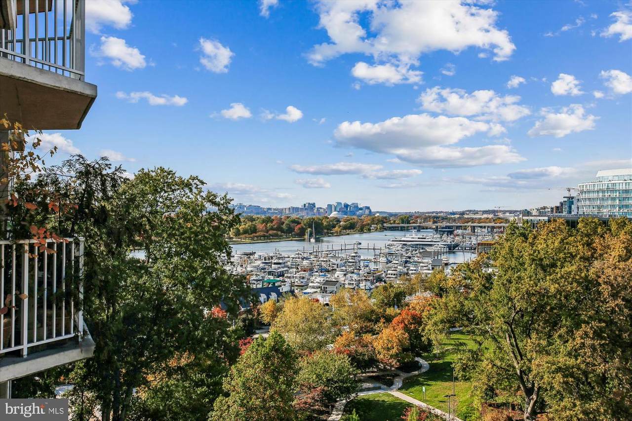 560 N Street - Photo 1