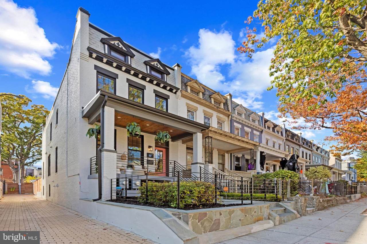 910 8TH Street - Photo 1