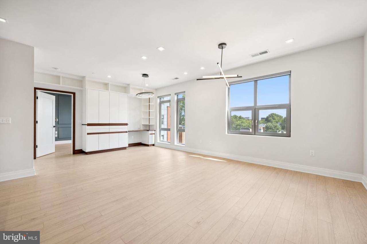 900 11TH Street - Photo 1