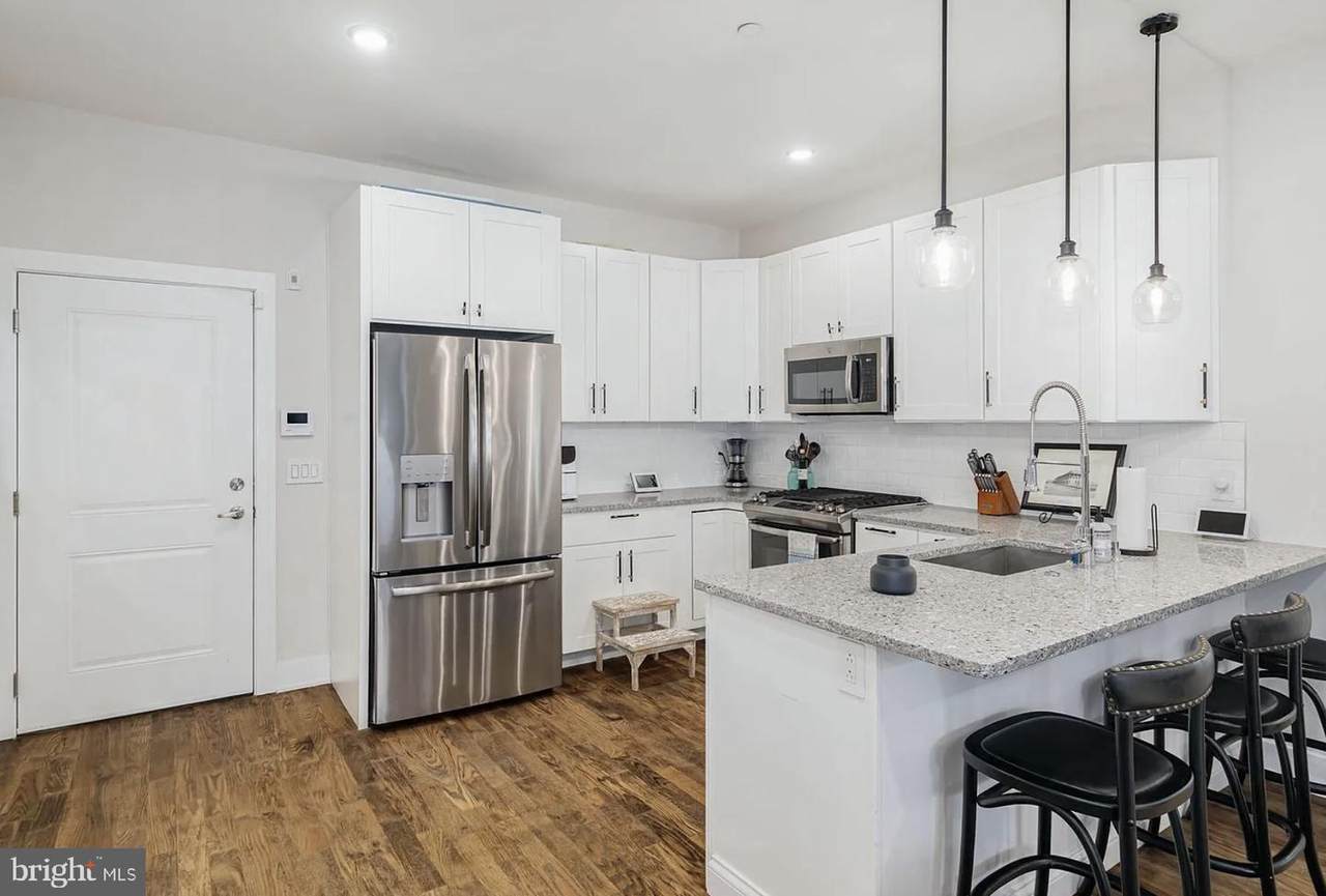 207 Allen Street - Photo 1