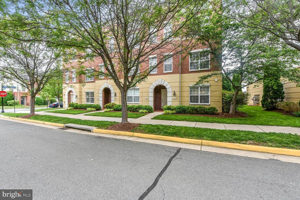 43590 Hampshire Crossing Square - Photo 1