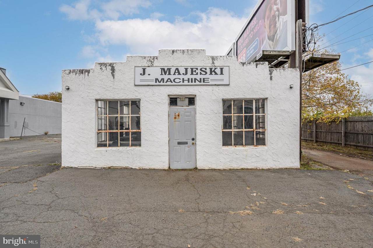 988 Spruce Street - Photo 1