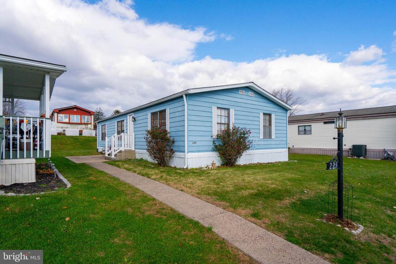 225 Cherrywood Court - Photo 1