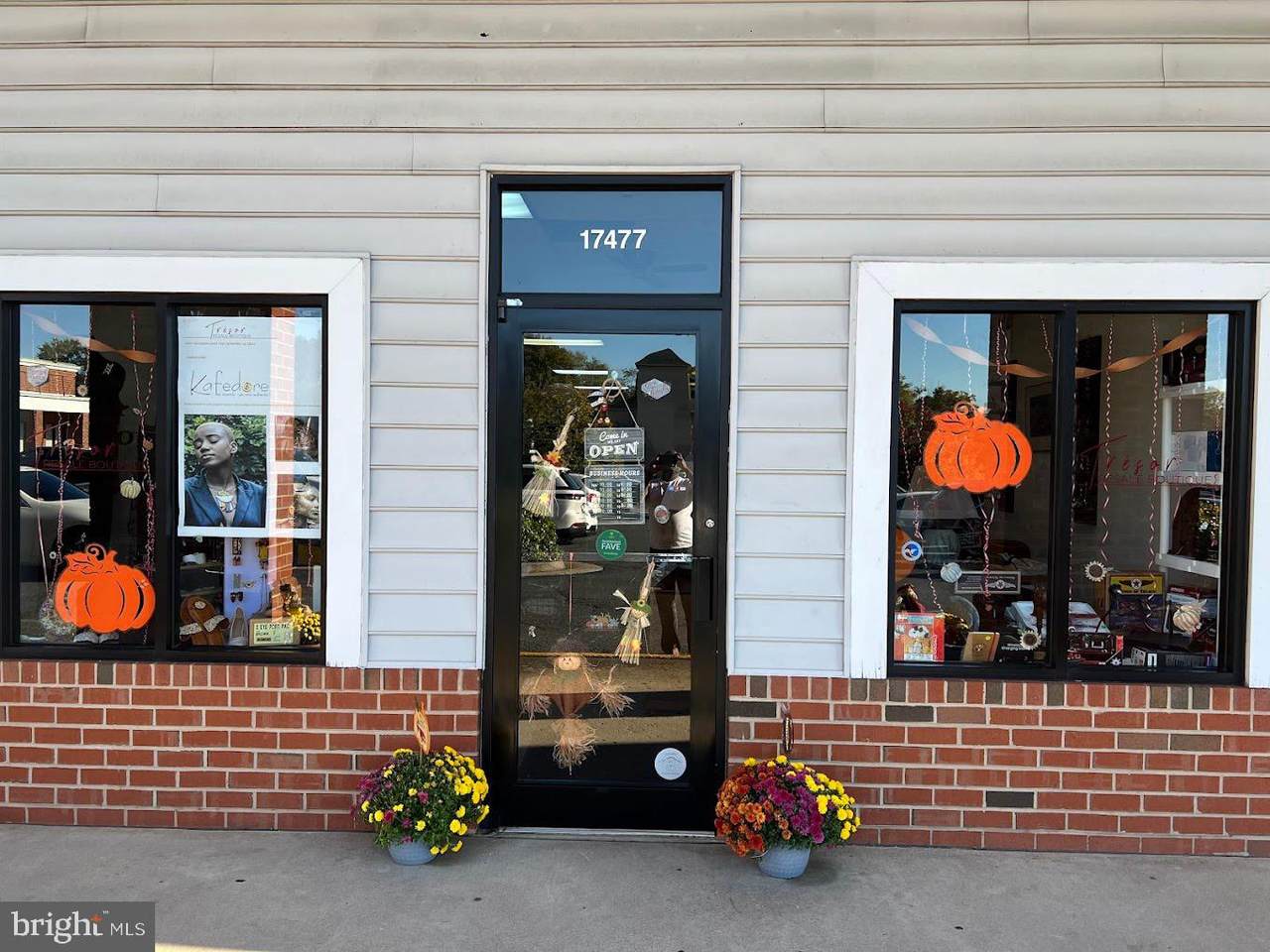 17477 Fraley Boulevard - Photo 1