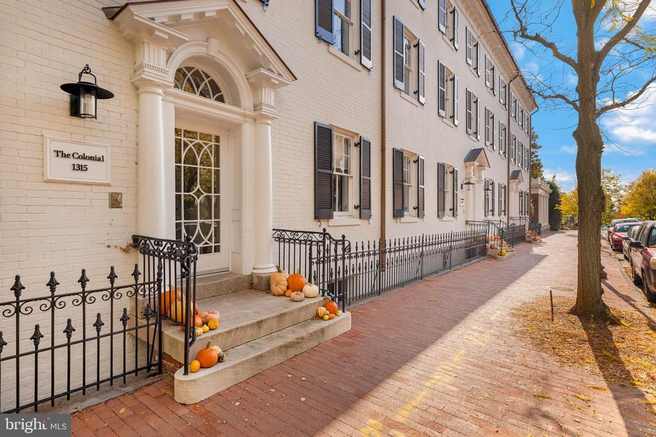 1305 30TH Street - Photo 1