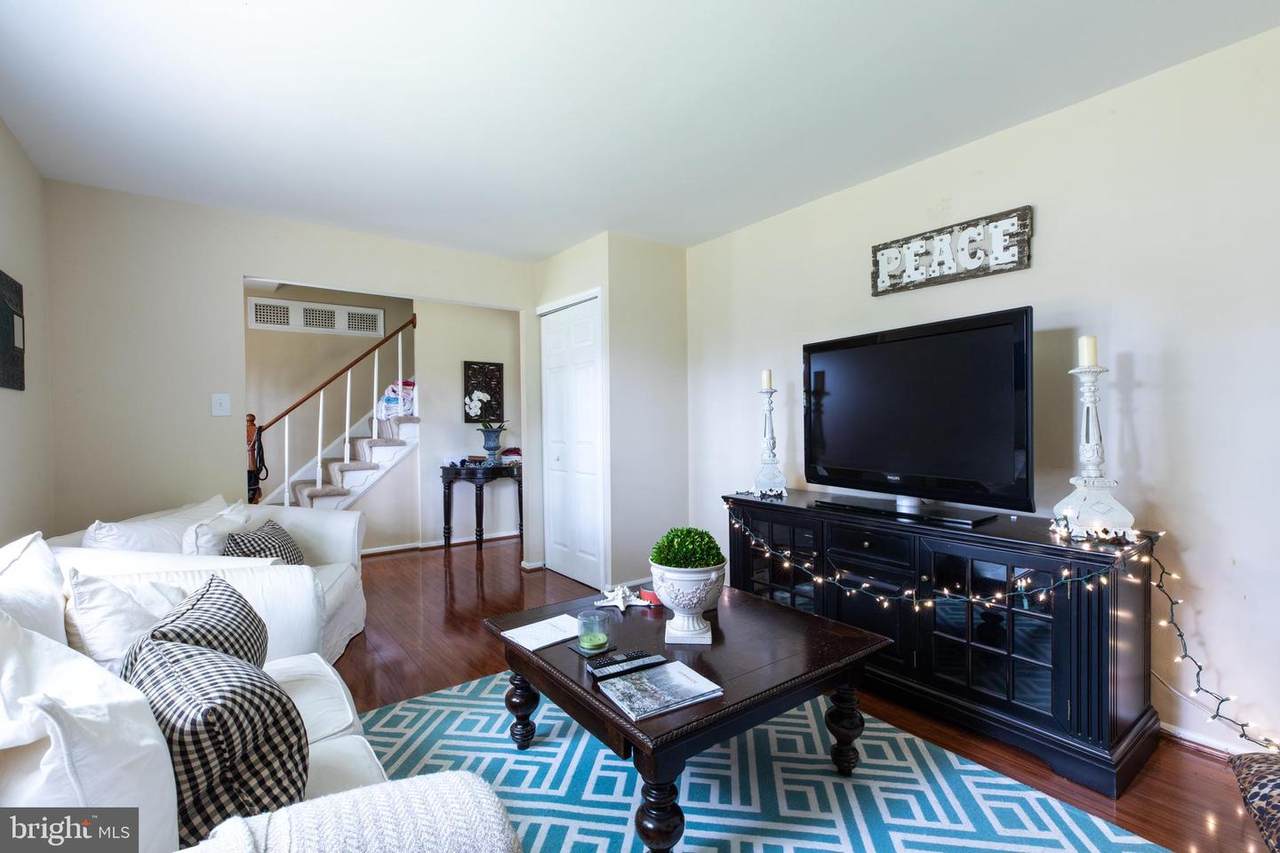 2527 Lindley Terrace - Photo 1