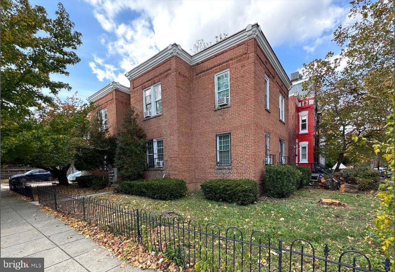 1226 F Street - Photo 1