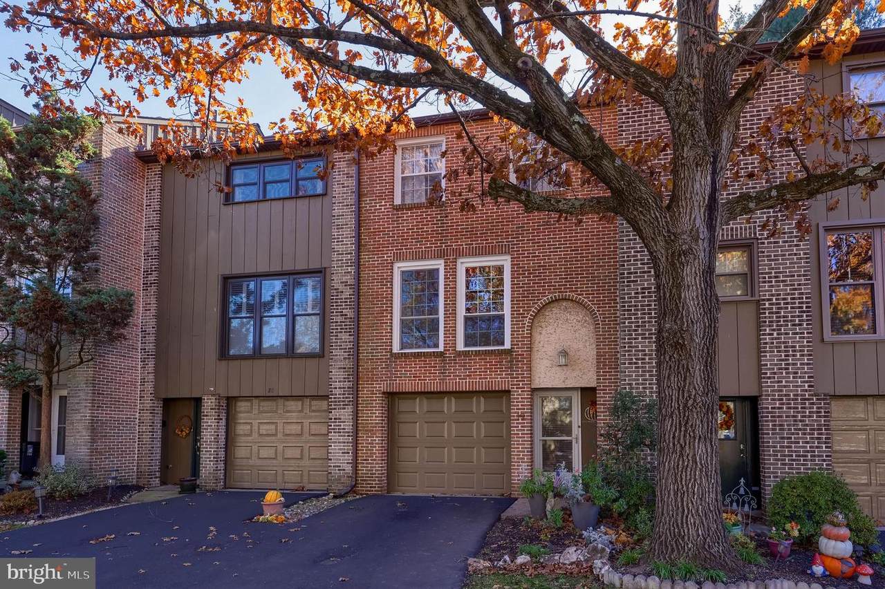 19 Club Lane - Photo 1