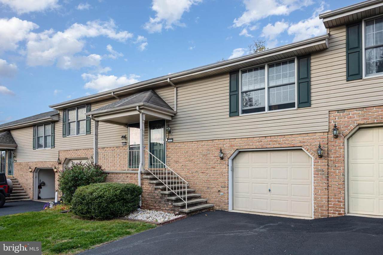 912 Woodridge Drive - Photo 1