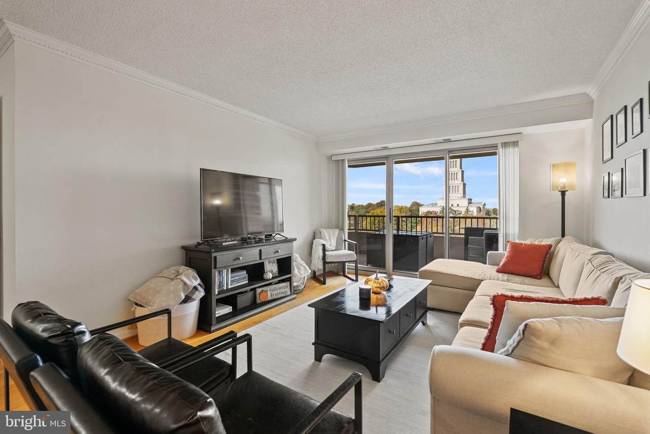 2121 Jamieson Avenue - Photo 1